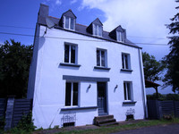 Maison à vendre à Lanvénégen, Morbihan - 224.700 € - photo 1
