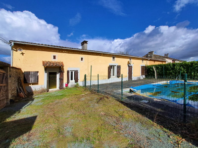 Maison à vendre à Chef-Boutonne, Deux-Sèvres, Poitou-Charentes, avec Leggett Immobilier