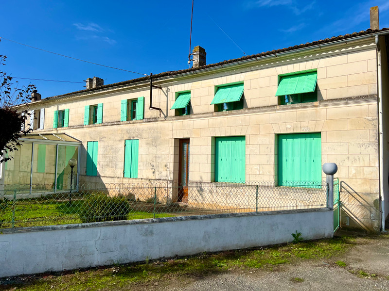 Maison à vendre à Gémozac, Charente-Maritime - 241.999 € - photo 1