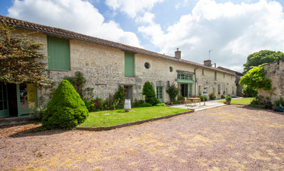 Maison à vendre à La Roche-Rigault, Vienne, Poitou-Charentes, avec Leggett Immobilier