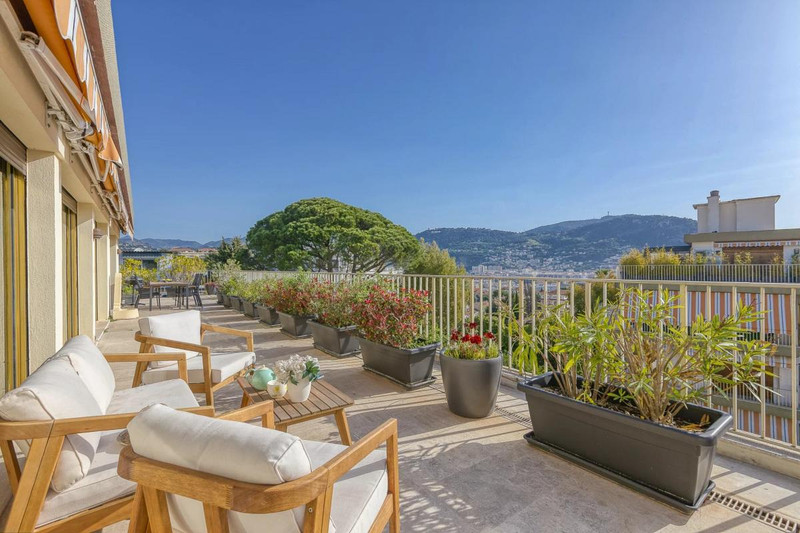 French property for sale in Nice, Alpes-Maritimes - €1,300,000 - photo 2