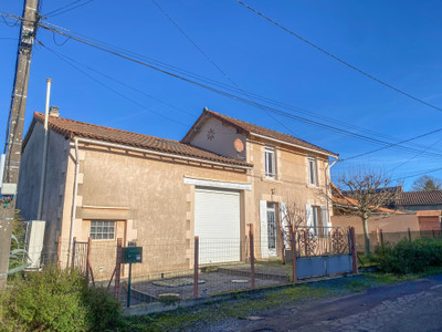 Maison à vendre à Nieuil, Charente, Poitou-Charentes, avec Leggett Immobilier