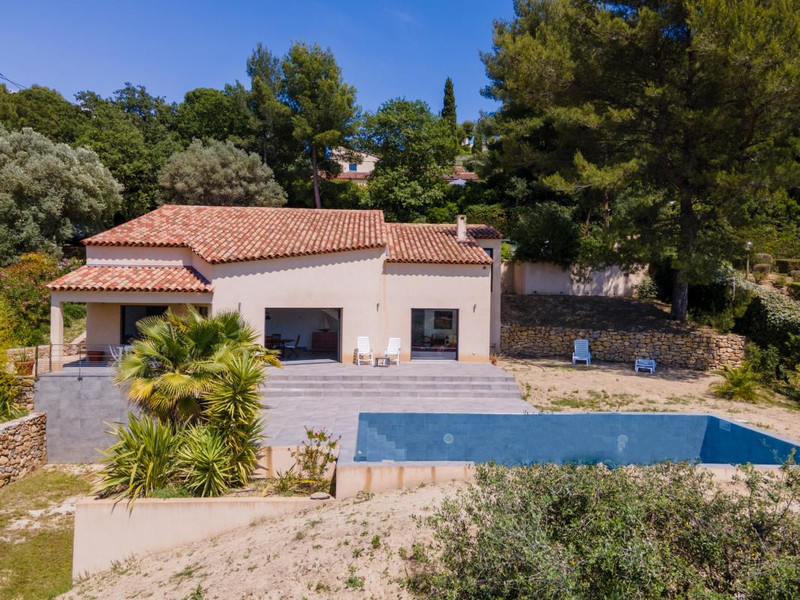 House for sale in Le Castellet Var Contemporary villa with swimming pool and beautiful view