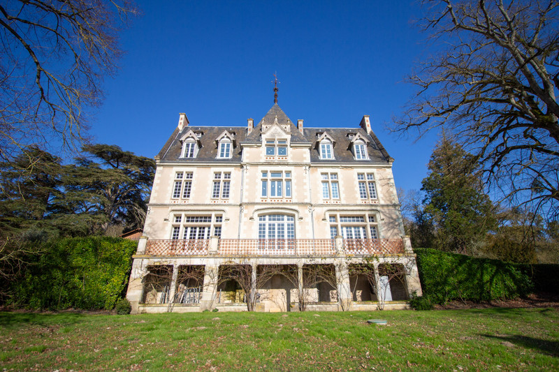 Chateau à vendre à Loudun, Vienne - 1.430.000 € - photo 1