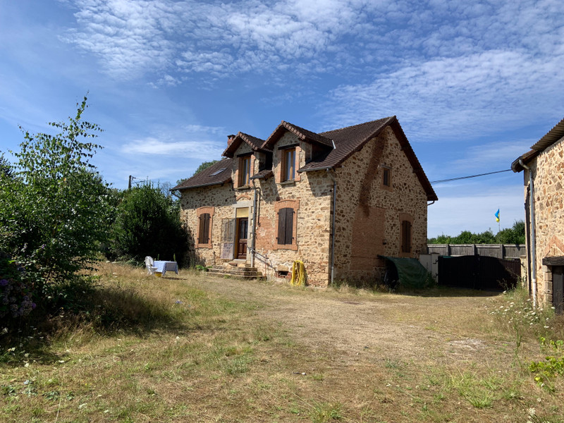 French property for sale in Le Chalard, Haute-Vienne - &#8364;267,500 - photo 2