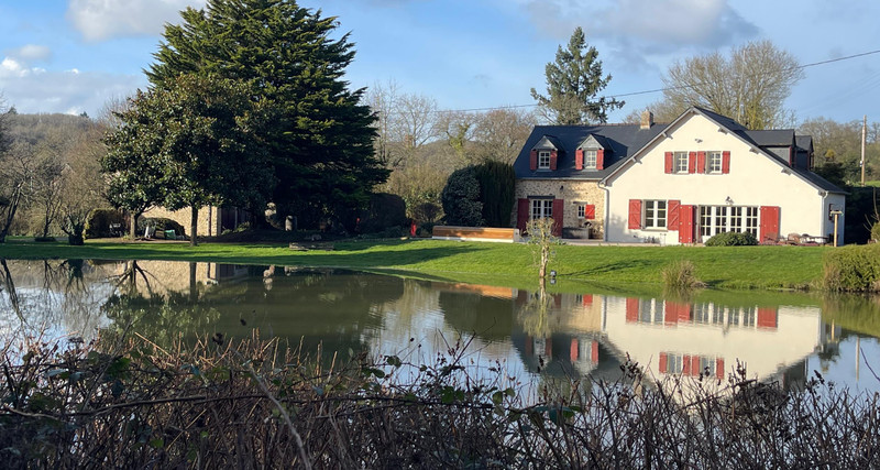 French property for sale in Sainte-Gemmes-le-Robert, Mayenne - €427,445 - photo 0