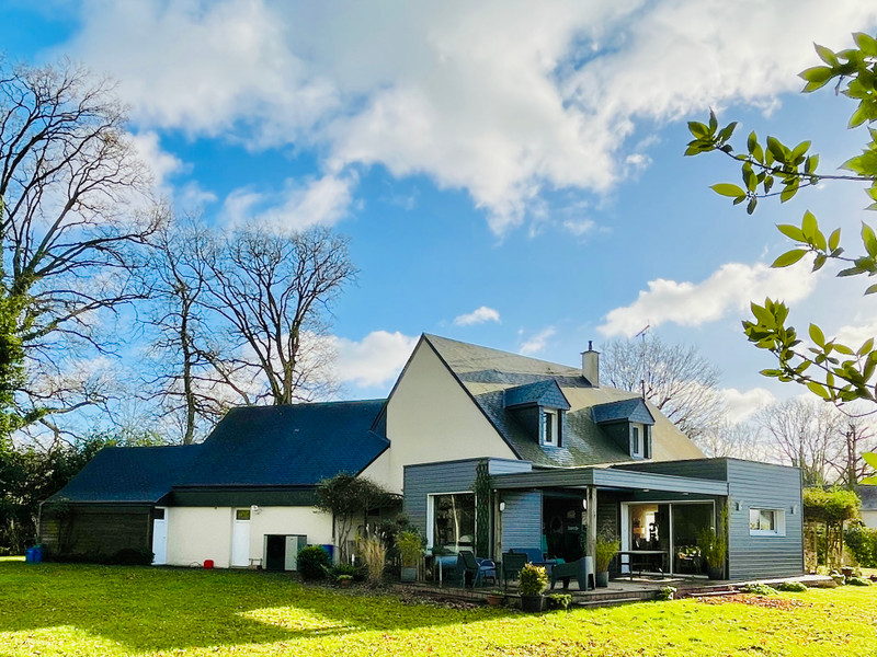 Maison à vendre à La Bazoge-Montpinçon, Mayenne - 328.000 € - photo 1