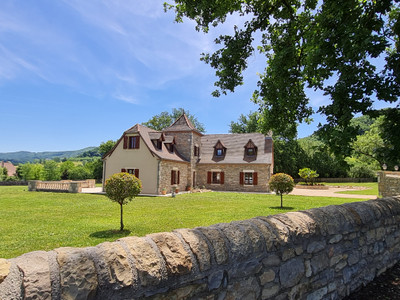 Une spectaculaire maison moderne au cœur de la région historique du Lot, près des  de la Dordogne et Cère 