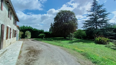 French property for sale in Villiers-le-Roux, Charente - €205,000 - photo 2