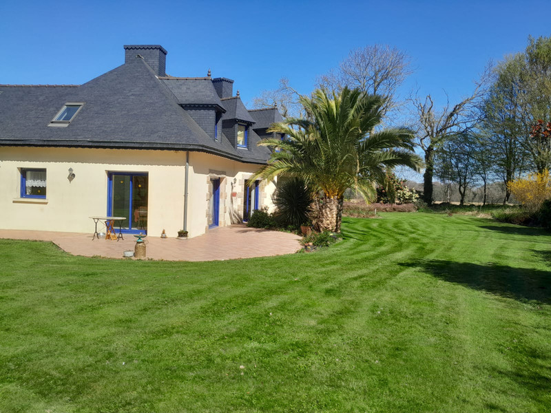Maison à vendre à Châtelaudren-Plouagat, Côtes-d'Armor - 369.500 € - photo 1