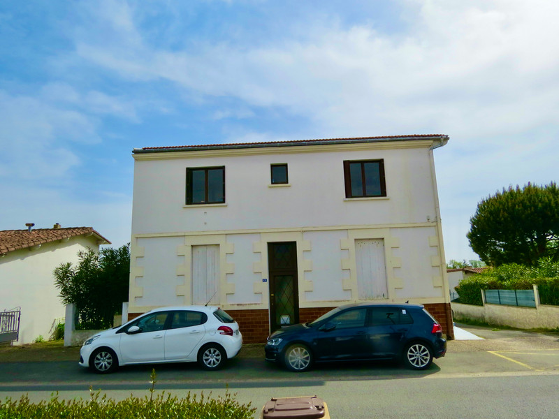 French property for sale in Saujon, Charente-Maritime - &#8364;130,800 - photo 2