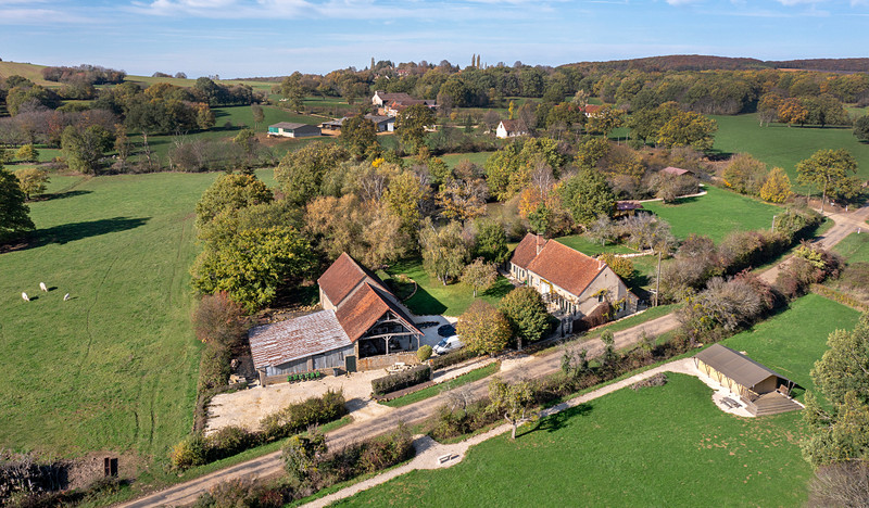 Maison à vendre à Colméry, Nièvre - 895.000 € - photo 1