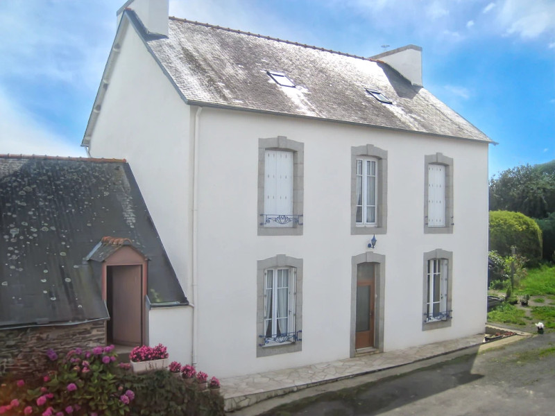 French property for sale in Pleyben, Finistère - €434,600 - photo 0