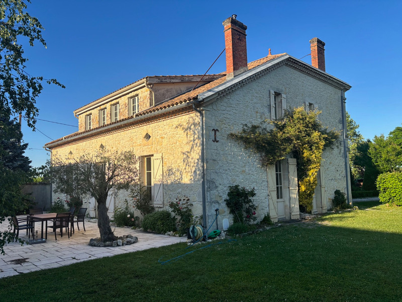 French property for sale in Saint-Germain-d'Esteuil, Gironde - €756,000 - photo 5