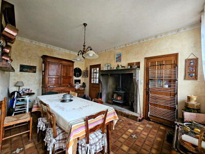 French property for sale in Le Veurdre, Allier - €214,000 - photo 2