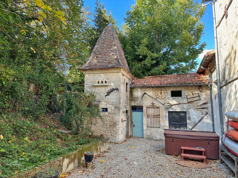 French property for sale in Saint-Séverin, Charente - €349,500 - photo 11