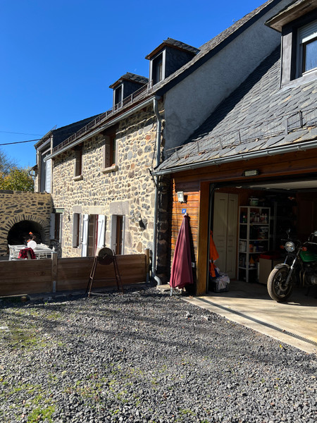 French property for sale in Égliseneuve-d'Entraigues, Puy-de-Dôme - €392,200 - photo 2
