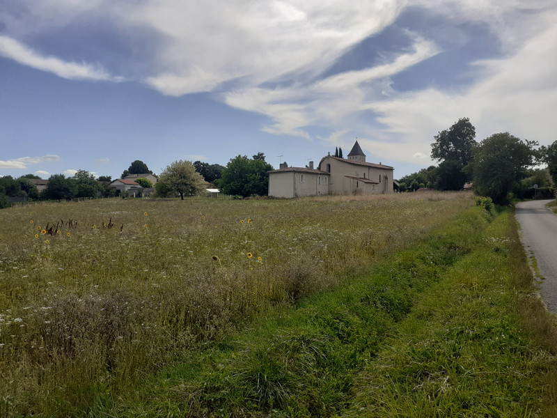 French property for sale in Vanzac, Charente-Maritime - €69,600 - photo 2