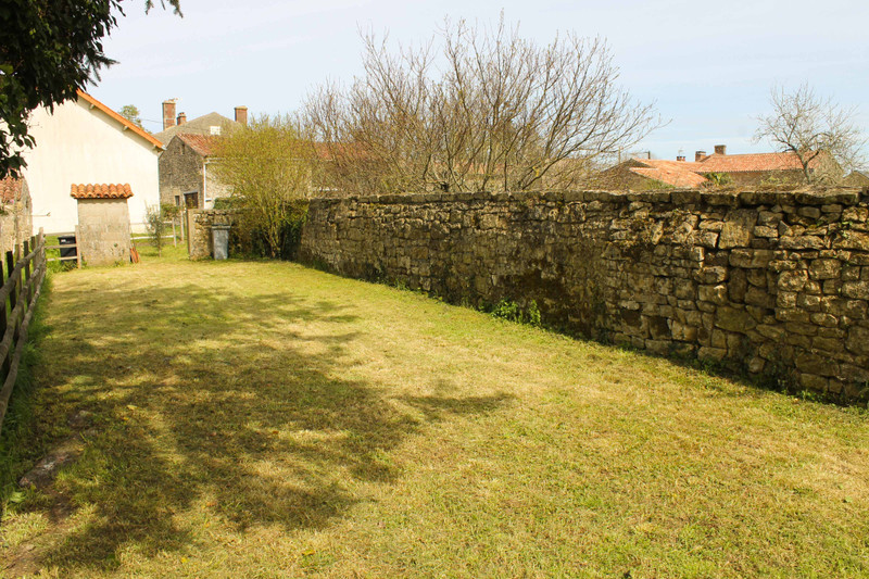 House for sale in FoussaisPayré Vendée UNDER OFFERPretty 3/4 bed