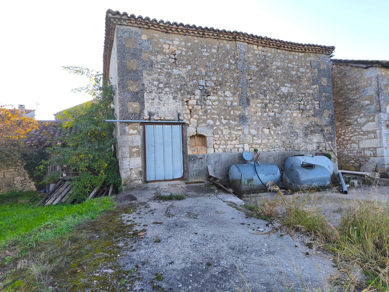 French property for sale in Grassac, Charente - €77,000 - photo 2