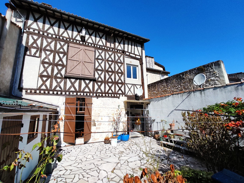 Maison à vendre à Casteljaloux, Lot-et-Garonne - 201.350 € - photo 1