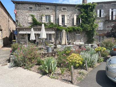 Commerce à vendre à Abjat-sur-Bandiat, Dordogne, Aquitaine, avec Leggett Immobilier