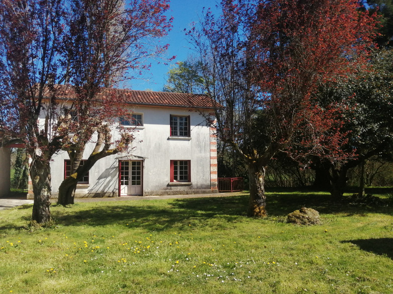 French property for sale in Salles-Lavalette, Charente - €519,960 - photo 2