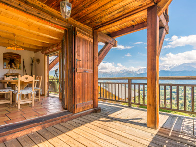 SOUS OFFRE Chalet de 5 chambres à vendre à Cordon avec vue panoramique sur le massif du Mont Blanc. 