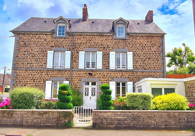 Maison à vendre à Ceaucé, Orne - 223.000 € - photo 1