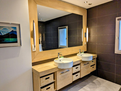 Luxury, architect designed, spacious 3 bedroom apartment in a Chateau in the suburbs of Toulouse 