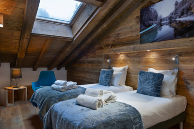 Ski-in ski-out apartments for sale in Courchevel, Three Valleys. Prices range from 2 135 000€ - 2 500 000€