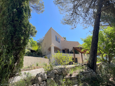 Maison à vendre à Pierrevert, Alpes-de-Haute-Provence, PACA, avec Leggett Immobilier