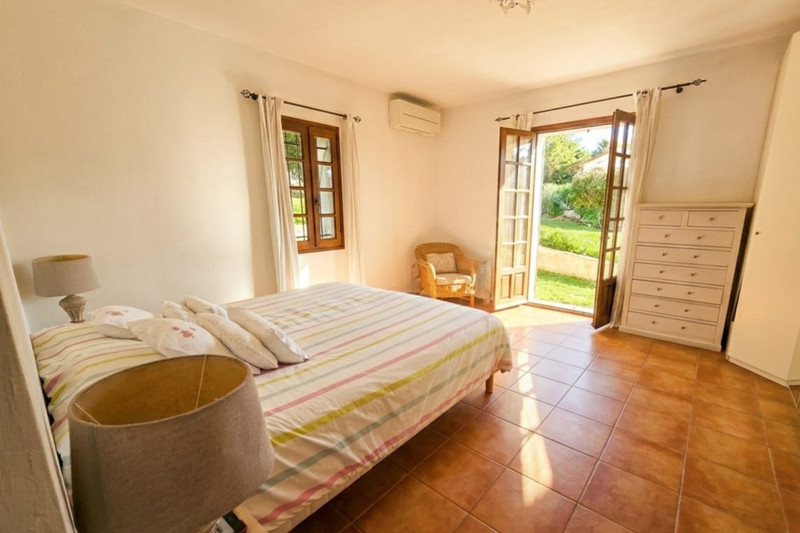French property for sale in Villeneuve-Loubet, Alpes-Maritimes - €1,250,000 - photo 5