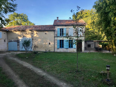 Rare opportunity to acquire a 18th mill. 2 detached houses. 7 hec of land, pool. 5mn from Barbezieux