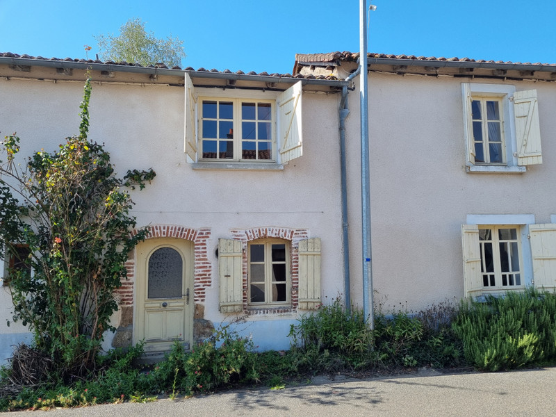Maison à vendre à Brillac, Charente - 119.900 € - photo 1