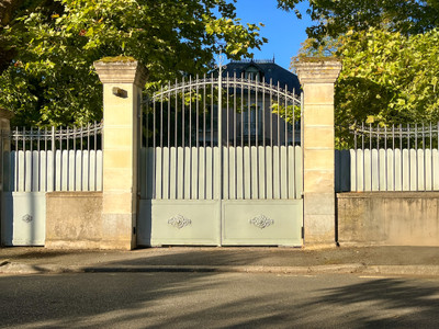 French property for sale in Cergy, Val-d'Oise - €3,900,000 - photo 9