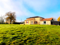 Propriété à vendre à Hiesse, Charente - 178 200 € - photo n°1