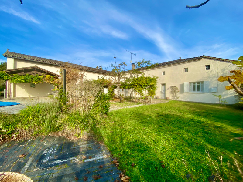 Propriété à vendre à Orignolles, Charente-Maritime - 415 000 €