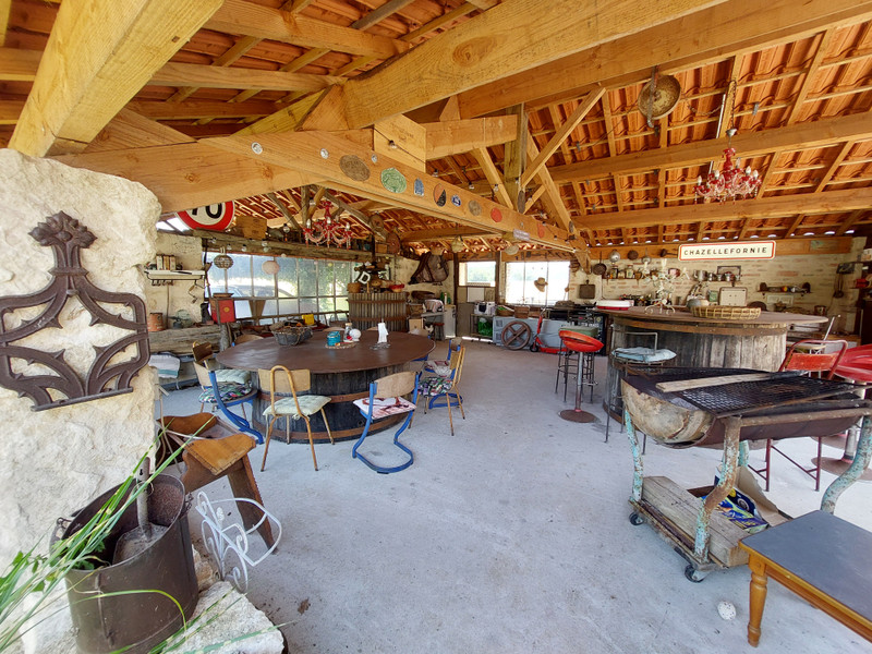 French property for sale in Angoulême, Charente - €840,000 - photo 3
