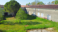 Maison à vendre à Ranville-Breuillaud, Charente - 88.000 € - photo 1