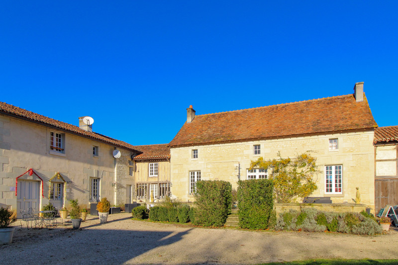 French property for sale in Berthegon, Vienne - €899,900 - photo 3