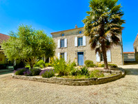 Propriété à vendre à Marcillac-Lanville, Charente - 256 800 € - photo n°1