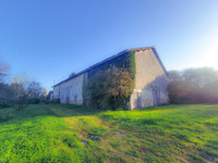 Maison à vendre à Nanteuil-en-Vallée, Charente - 108.000 € - photo 2