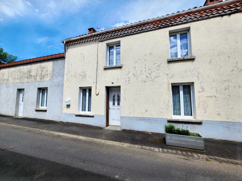 French property for sale in Saint-Junien-les-Combes, Haute-Vienne - €99,500 - photo 0