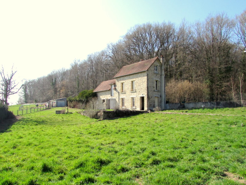 House for sale in La Souterraine Creuse Charming stone property to renovate , attached barn