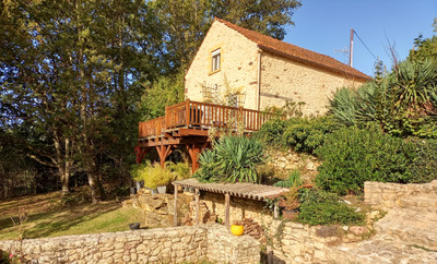 Domaine with two houses, a pool, and four deluxe safari tents. Huge business opportunity.