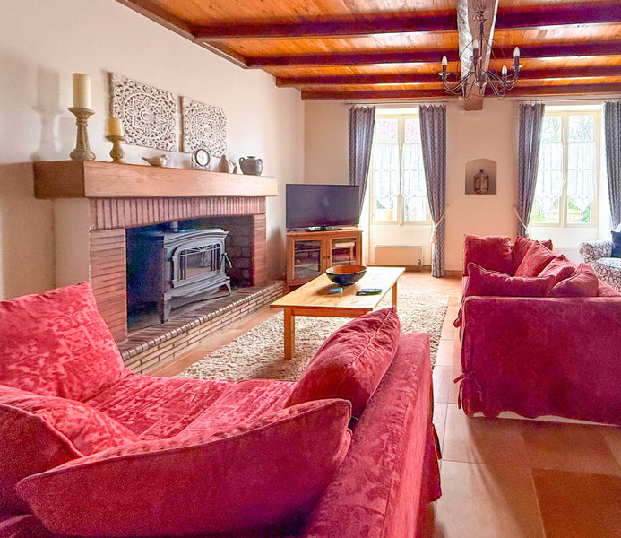 French property for sale in Paillé, Charente-Maritime - €213,000 - photo 2