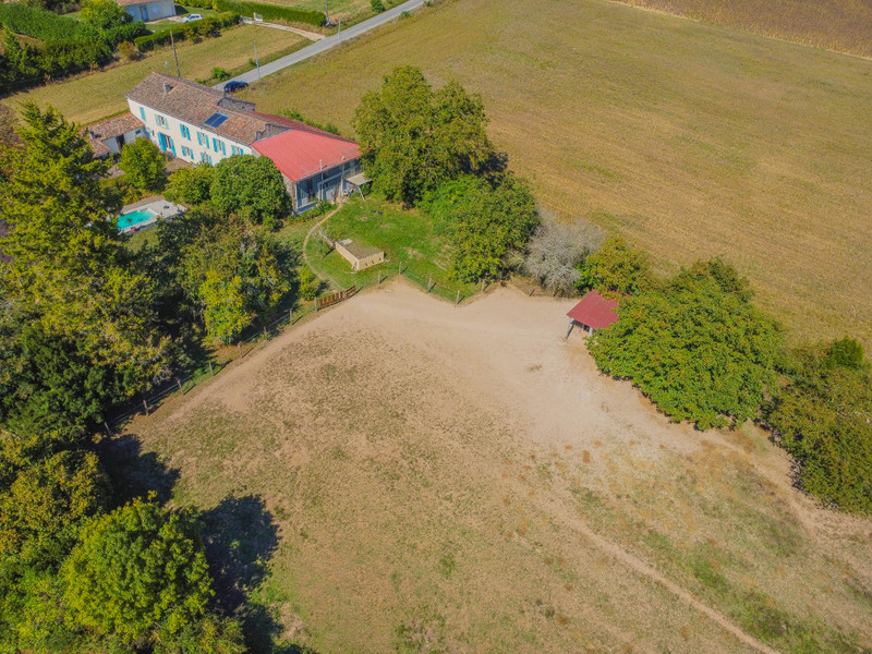 French property for sale in Angoulême, Charente - €374,500 - photo 3