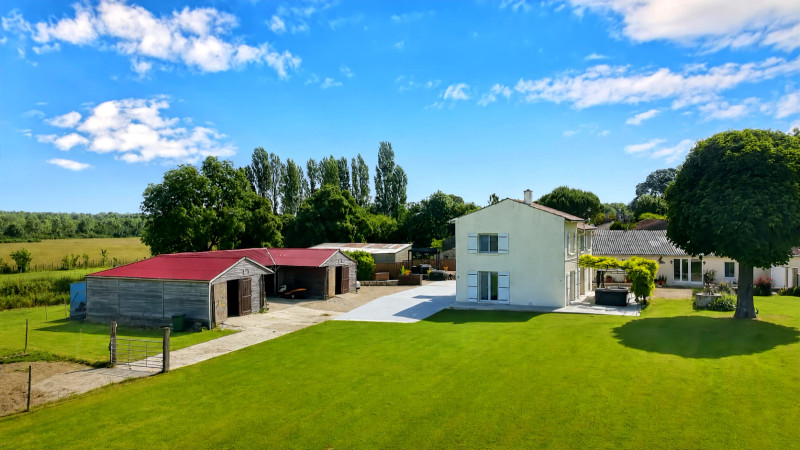 French property for sale in Nantillé, Charente-Maritime - €561,800 - photo 0