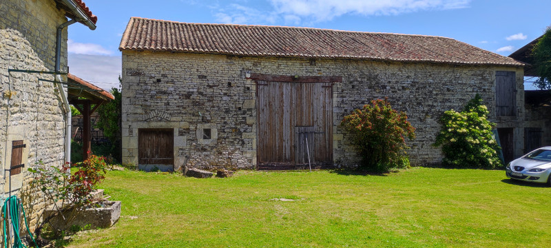 French property for sale in Chaunay, Vienne - €399,999 - photo 4
